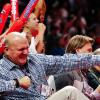 <p><strong>7.  ,     Microsoft</strong> (<a href="http://www.latimes.com/sports/clippers/la-sp-steve-ballmer-clippers-20141031-story.html" target="_blank">latimes</a>)</p>

<p>: 21,5  .<br />
 :     .</p>

<p>  Microsoft          Duncan Hines’ Moist & Easy Cakes and Brownies,       .</p>
