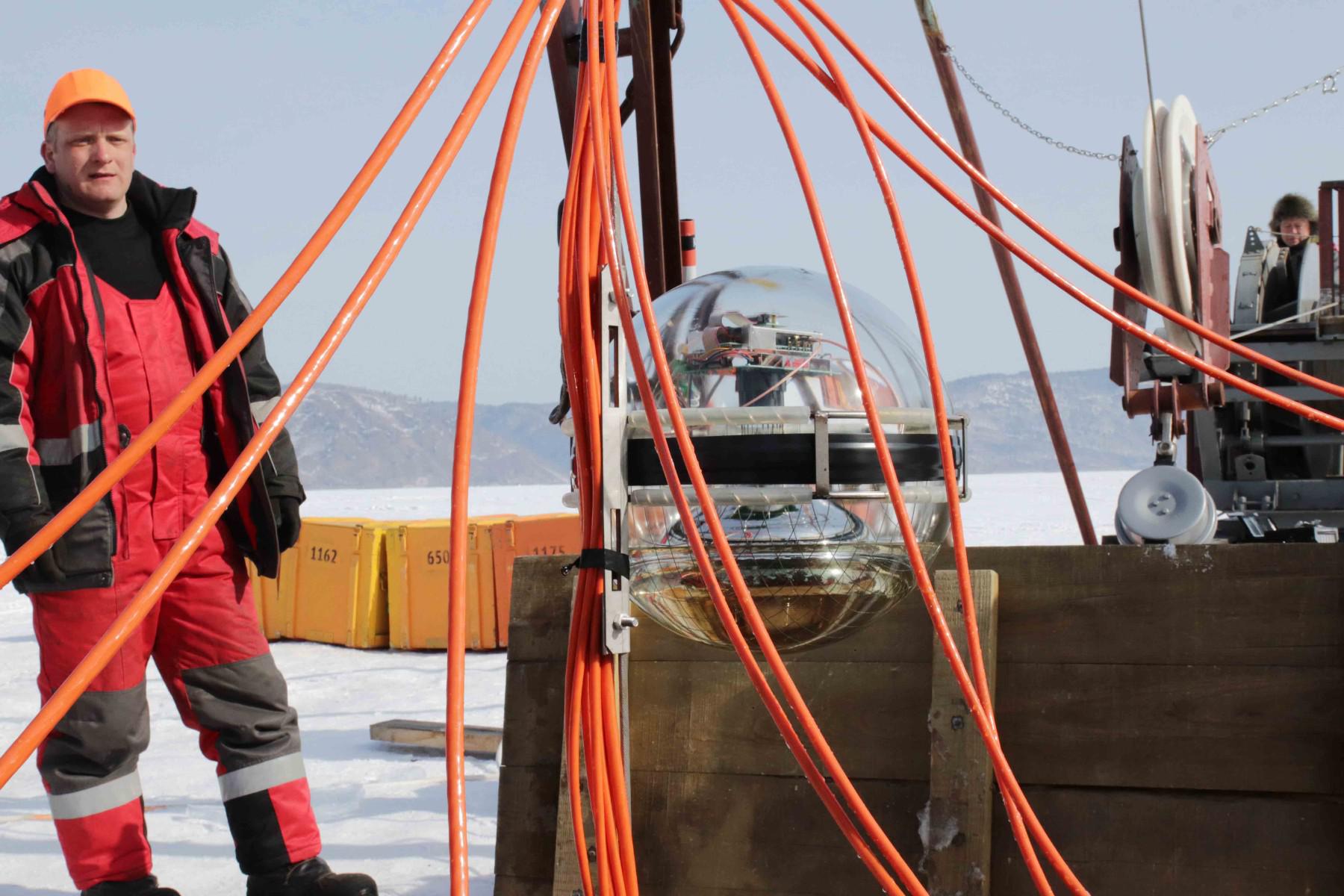 Нейтринный телескоп на байкале что это. Нейтринный телескоп на байкале что это. Нейтринный телескоп baikal-gvd. Нейтринный телескоп на байкале что это. Глубоководный нейтринный телескоп на байкале.