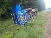 Бензовоз «Скания» рухнул в кювет в Иркутской области – водитель транспорта госпитализирован