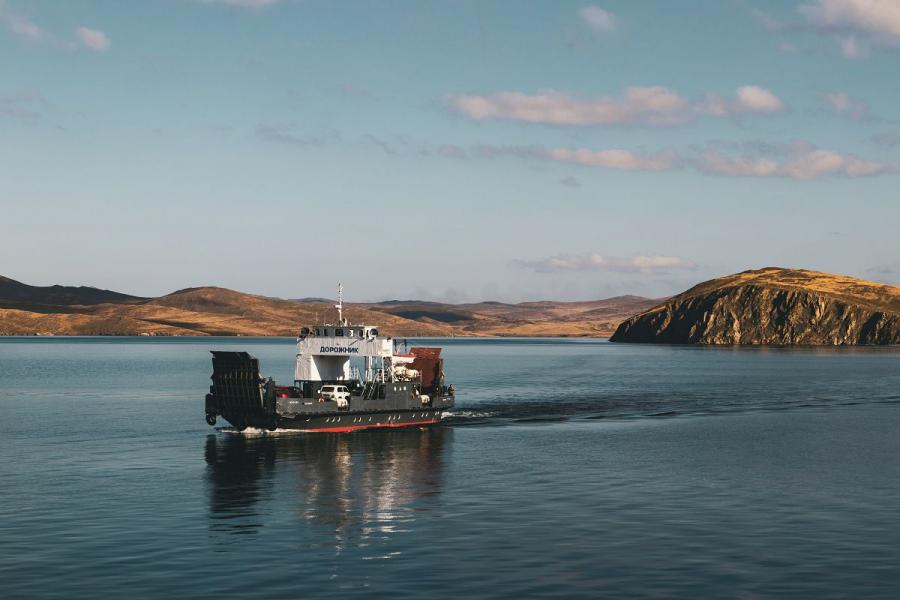 Паромная переправа «мрс — остров ольхон». Паром порт листвянка порт байкал. Паромная переправа на ольхон. Паромная переправа на ольхон. Байкал паром ольхон.