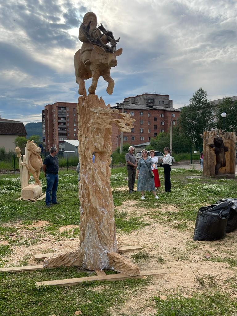 В Усть-Куте прошел фестиваль деревянных скульптур при поддержке ИНК. - СИА