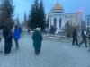 Мемориал жертвам теракта появился в Иркутске: горожане несут к нему свечи, игрушки и цветы